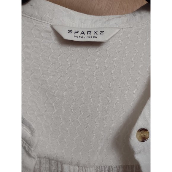 Textured Button-up Blouse - Picture 3 of 5